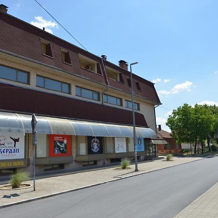 Apartmani Tomic Kladovo Luaran gambar
