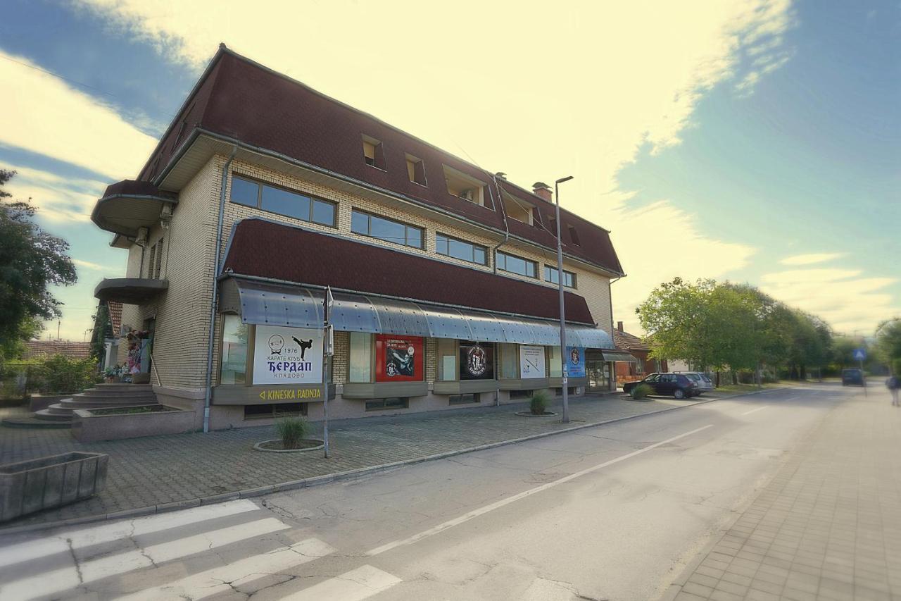 Apartmani Tomic Kladovo Luaran gambar